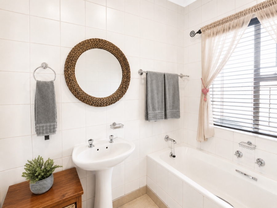 2 Bedroom Property for Sale in Heuwelsig Free State
